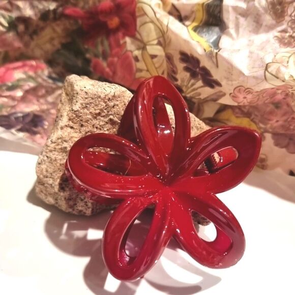 New ZARA Burgandy Flower Hair claw clip - Picture 1 of 6